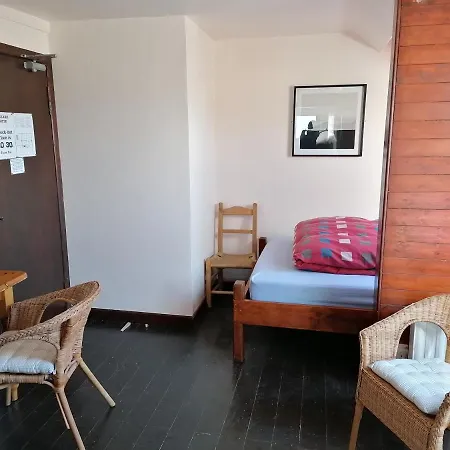 Aille River Tourist Hostel And Campsite Doolin-3
